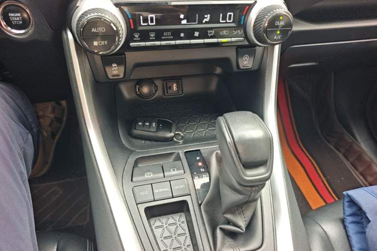 Used Toyota RAV4 2021 2.0L CVT Two-Wheel Drive Fashion Edition Gear Lever