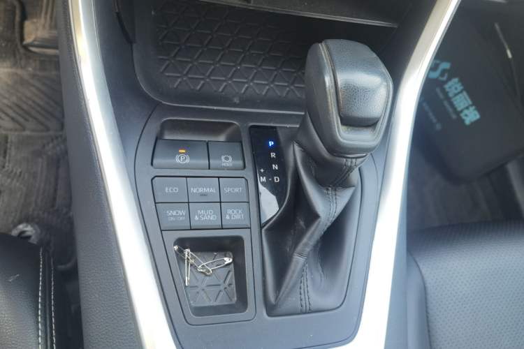 Used Toyota RAV4 2021 2.0L CVT 4x4 Style PLUS Edition Gear Lever