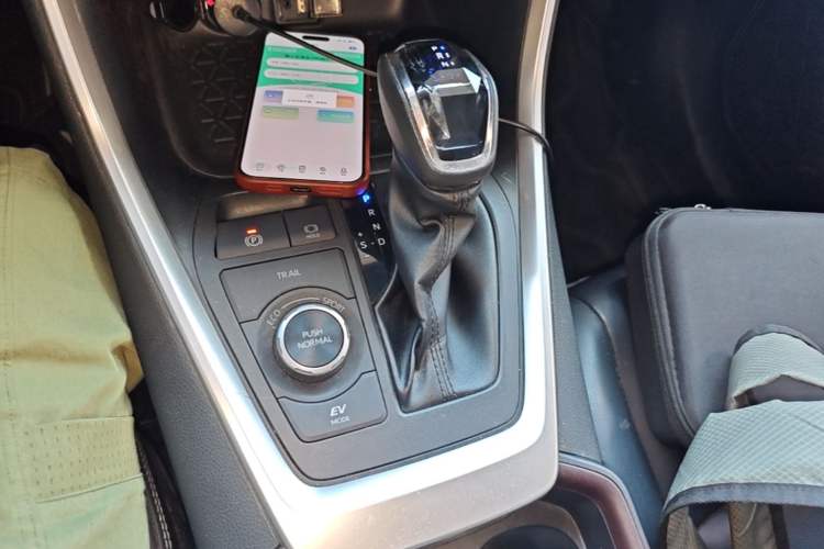 Used Toyota RAV4 2021 Revised Version Dual-Motor Hybrid 2.5L E-CVT 4x4 Elite PLUS Edition Gear Lever