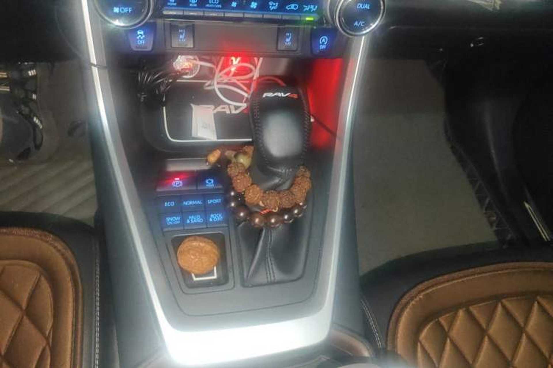 Used Toyota RAV4 2021 2.0L CVT 4x4 Style PLUS Edition Gear Lever