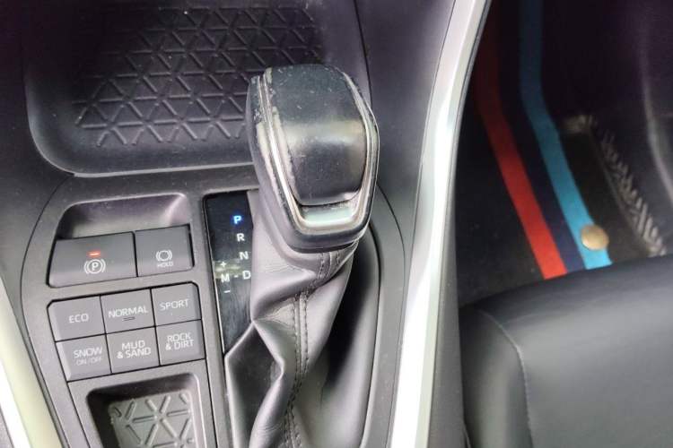 Used Toyota RAV4 2021 2.0L CVT 4x4 Style PLUS Edition Gear Lever