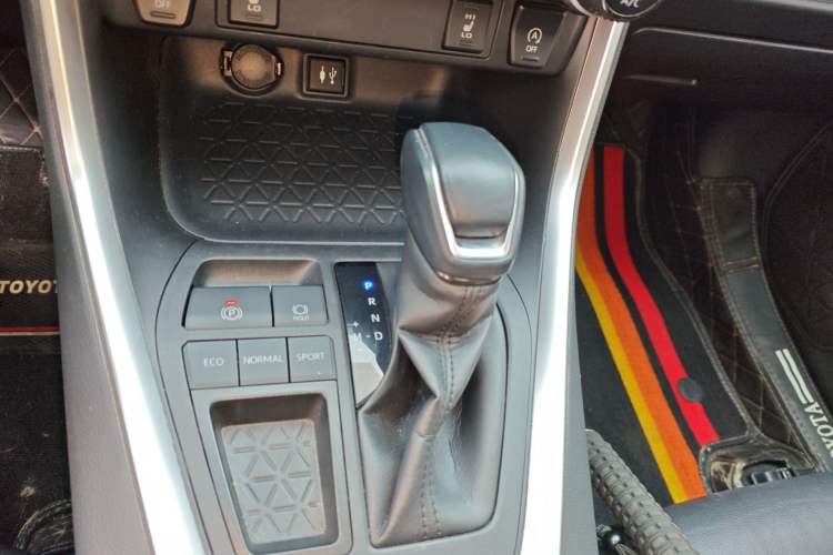 Used Toyota RAV4 2021 2.0L CVT Two-Wheel Drive Fashion PLUS Edition Gear Lever