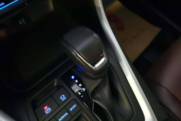 Used Toyota RAV4 2021 Revised Version Dual-Motor Hybrid 2.5L E-CVT Two-Wheel Drive Elite Edition Gear Lever