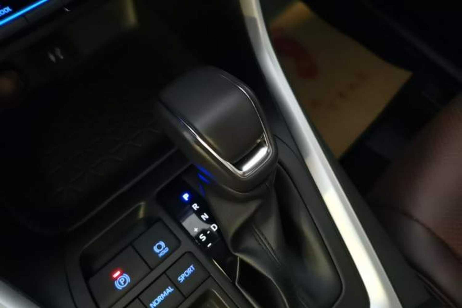Used Toyota RAV4 2021 Revised Version Dual-Motor Hybrid 2.5L E-CVT Two-Wheel Drive Elite Edition Gear Lever