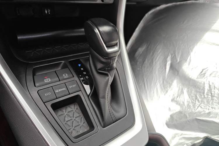 Used Toyota RAV4 2021 2.0L CVT Two-Wheel Drive Fashion PLUS Edition Gear Lever