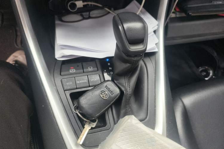 Used Toyota RAV4 2021 2.0L CVT Two-Wheel Drive Fashion Edition Gear Lever
