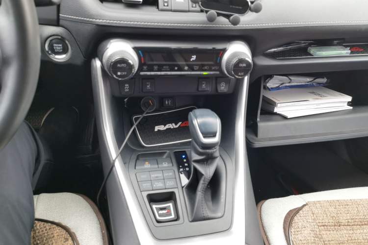 Used Toyota RAV4 2021 2.0L CVT 4x4 Style PLUS Edition Gear Lever