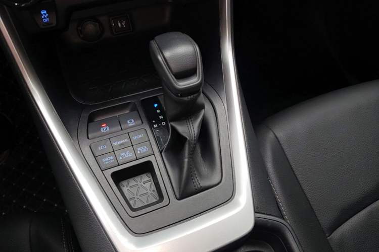 Used Toyota RAV4 2021 2.0L CVT 4x4 Trend Edition Gear Lever
