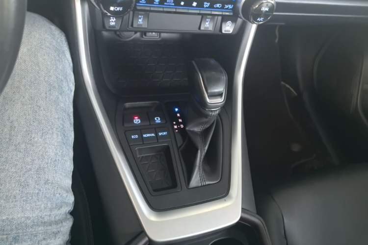 Used Toyota RAV4 2021 2.0L CVT Two-Wheel Drive Fashion PLUS Edition Gear Lever