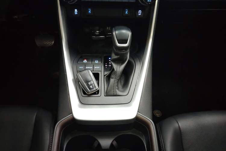 Used Toyota RAV4 2021 2.0L CVT Two-Wheel Drive Fashion PLUS Edition Gear Lever