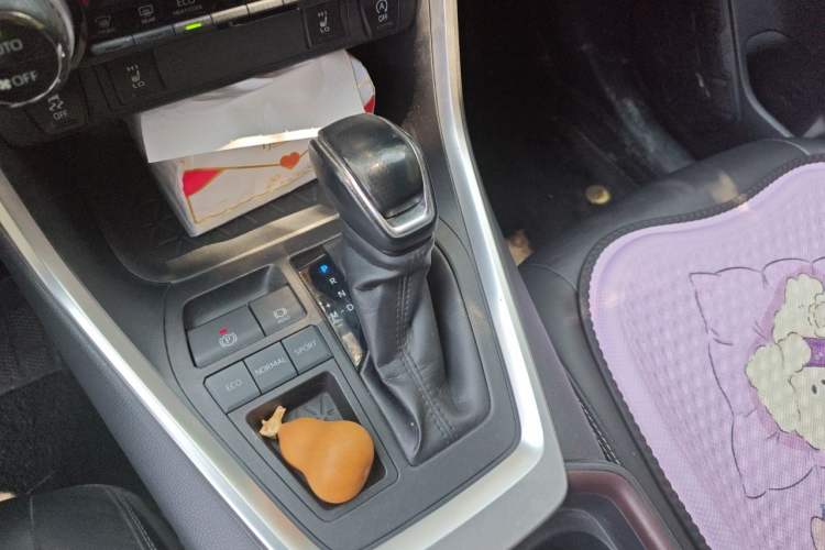 Used Toyota RAV4 2021 2.0L CVT Two-Wheel Drive Fashion PLUS Edition Gear Lever