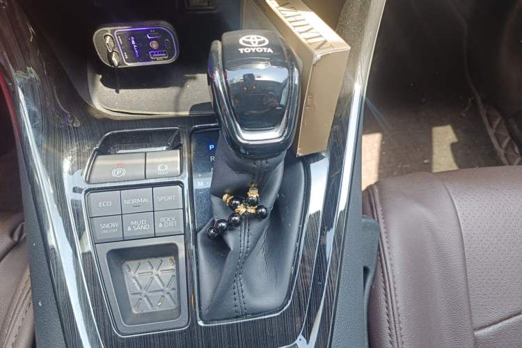 Used Toyota RAV4 2021 2.0L CVT 4x4 Style PLUS Edition Gear Lever