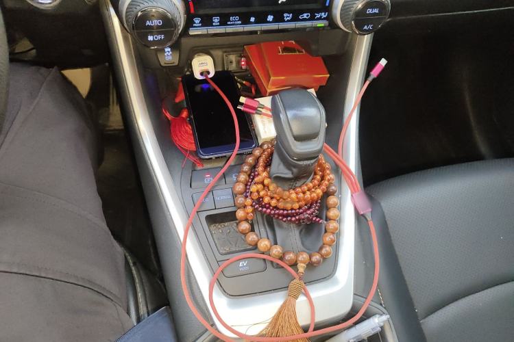 Used Toyota RAV4 2021 Revised Version Dual-Motor Hybrid 2.5L E-CVT Two-Wheel Drive Elite Edition Gear Lever