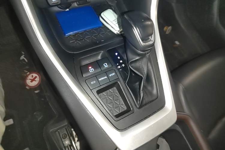 Used Toyota RAV4 2021 2.0L CVT Two-Wheel Drive Fashion PLUS Edition Gear Lever