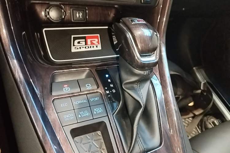 Used Toyota RAV4 2021 2.0L CVT 4x4 Style PLUS Edition Gear Lever