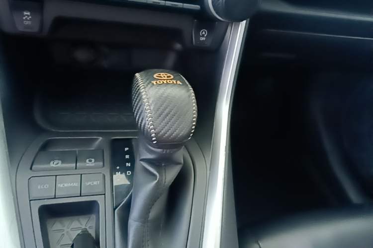 Used Toyota RAV4 2021 2.0L CVT Two-Wheel Drive Urban Edition Gear Lever