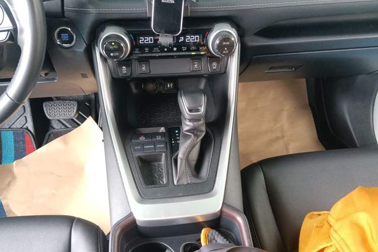 Used Toyota RAV4 2021 2.0L CVT Two-Wheel Drive Fashion PLUS Edition Gear Lever