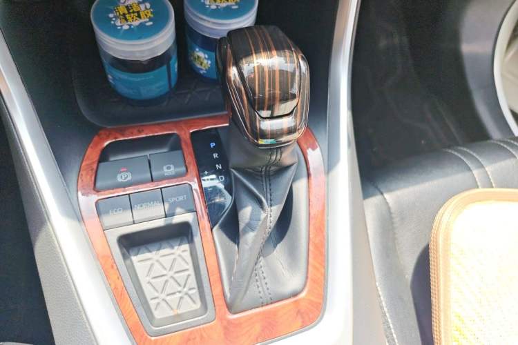 Used Toyota RAV4 2021 2.0L CVT Two-Wheel Drive Urban Edition Gear Lever