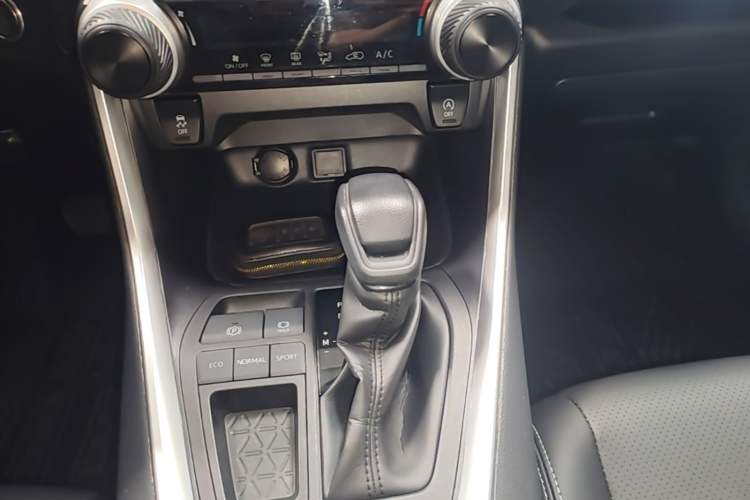 Used Toyota RAV4 2021 2.0L CVT Two-Wheel Drive Urban Edition Gear Lever