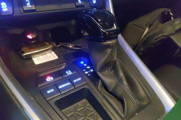 Used Toyota RAV4 2021 2.0L CVT Two-Wheel Drive Fashion PLUS Edition Gear Lever