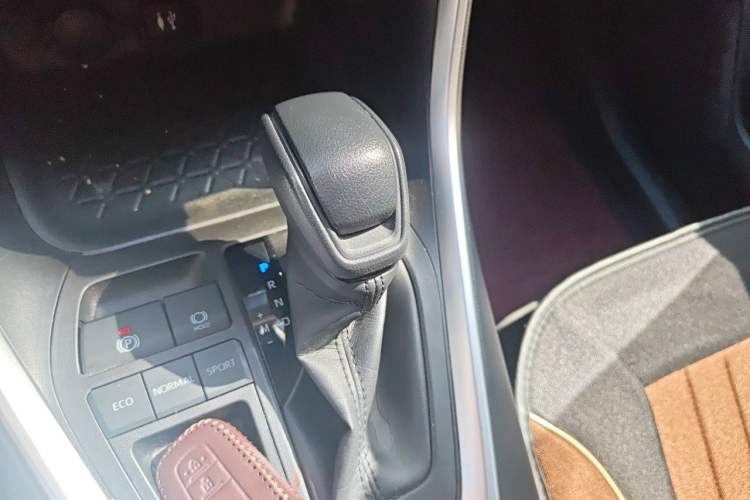 Used Toyota RAV4 2021 2.0L CVT Two-Wheel Drive Fashion Edition Gear Lever