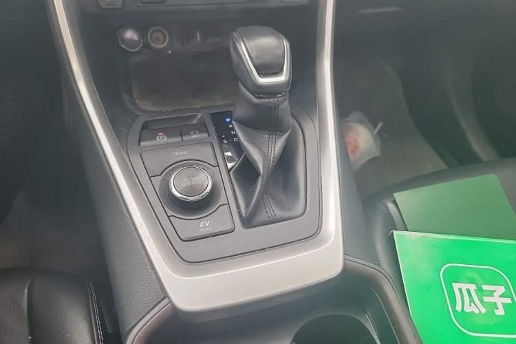 Used Toyota RAV4 2021 Revised Version Dual-Motor Hybrid 2.5L E-CVT 4x4 Elite PLUS Edition Gear Lever