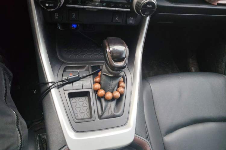 Used Toyota RAV4 2021 2.0L CVT Two-Wheel Drive Fashion PLUS Edition Gear Lever