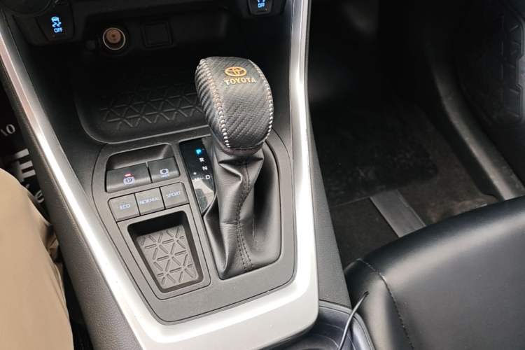 Used Toyota RAV4 2021 2.0L CVT Two-Wheel Drive Urban Edition Gear Lever