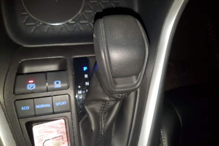 Used Toyota RAV4 2021 2.0L CVT Two-Wheel Drive Fashion Edition Gear Lever