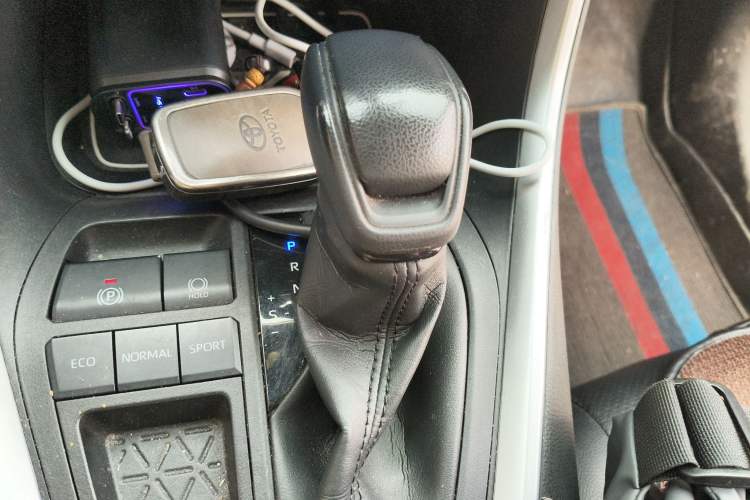 Used Toyota RAV4 2021 Dual-Engine 2.5L E-CVT Two-Wheel Drive Elite Edition Gear Lever