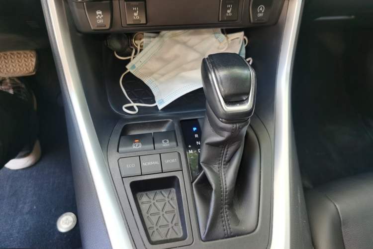 Used Toyota RAV4 2021 2.0L CVT Two-Wheel Drive Fashion PLUS Edition Gear Lever