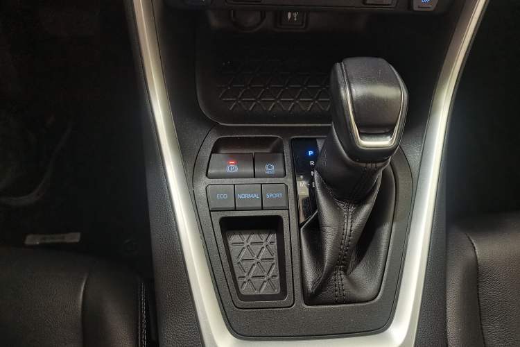 Used Toyota RAV4 2021 2.0L CVT Two-Wheel Drive Fashion PLUS Edition Gear Lever