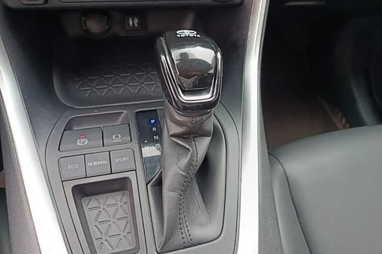 Used Toyota RAV4 2021 2.0L CVT Two-Wheel Drive Fashion PLUS Edition Gear Lever