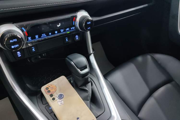 Used Toyota RAV4 2021 2.0L CVT Two-Wheel Drive Fashion PLUS Edition Gear Lever