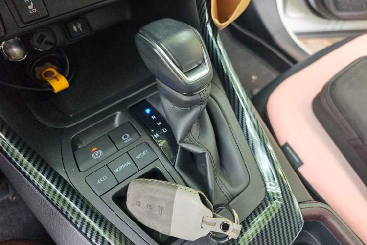 Used Toyota RAV4 2021 2.0L CVT Two-Wheel Drive Fashion PLUS Edition Gear Lever