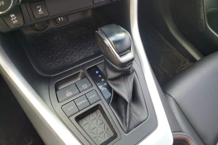 Used Toyota RAV4 2021 2.0L CVT Two-Wheel Drive Fashion PLUS Edition Gear Lever