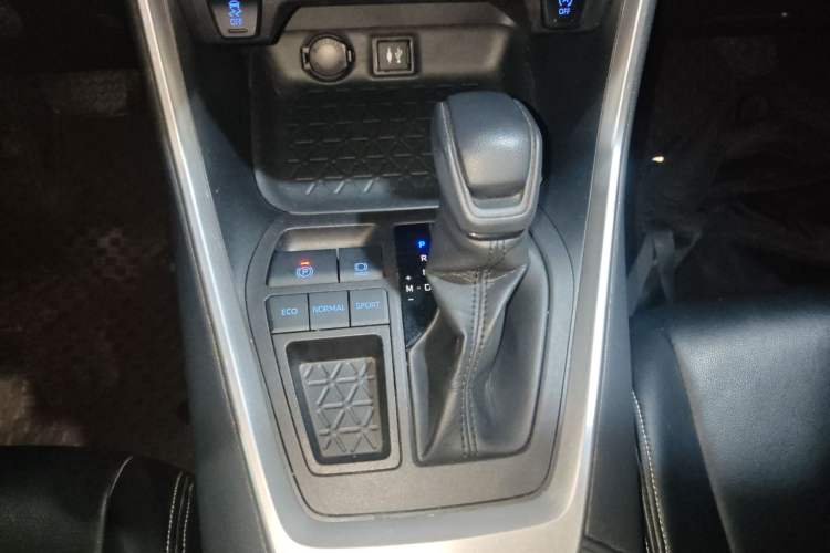 Used Toyota RAV4 2021 2.0L CVT Two-Wheel Drive Fashion Edition Gear Lever