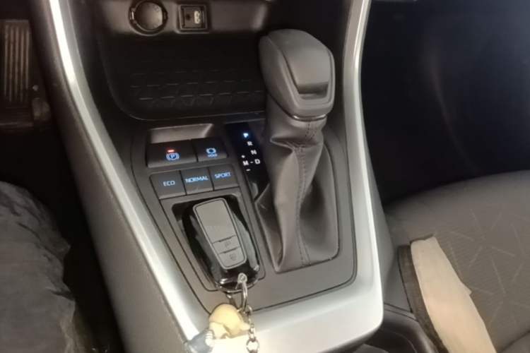 Used Toyota RAV4 2021 2.0L CVT Two-Wheel Drive Fashion Edition Gear Lever