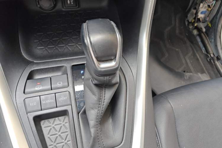 Used Toyota RAV4 2021 2.0L CVT Two-Wheel Drive Fashion PLUS Edition Gear Lever
