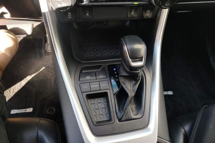 Used Toyota RAV4 2021 2.0L CVT Two-Wheel Drive Fashion PLUS Edition Gear Lever