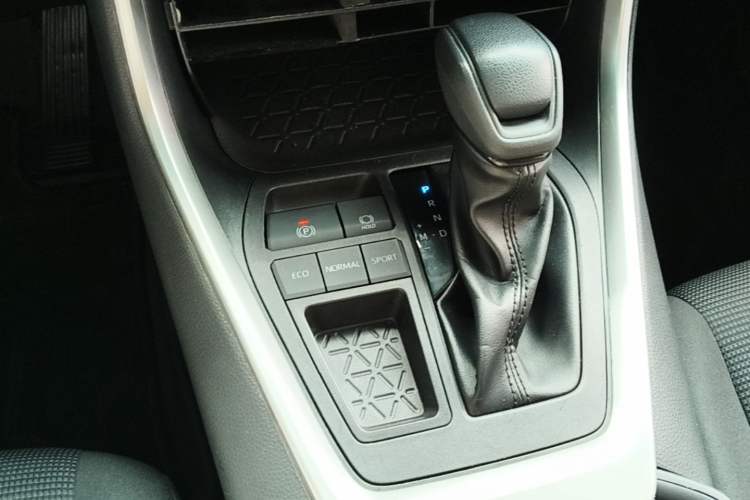Used Toyota RAV4 2021 2.0L CVT Two-Wheel Drive Urban Edition Gear Lever