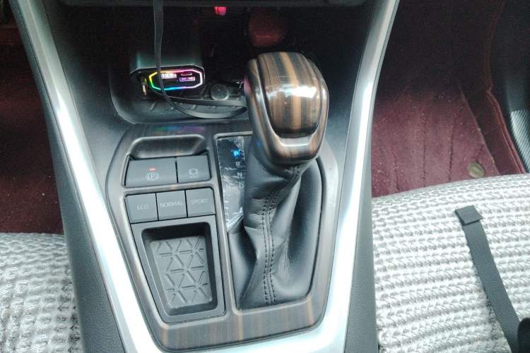 Used Toyota RAV4 2021 2.0L CVT Two-Wheel Drive Fashion PLUS Edition Gear Lever