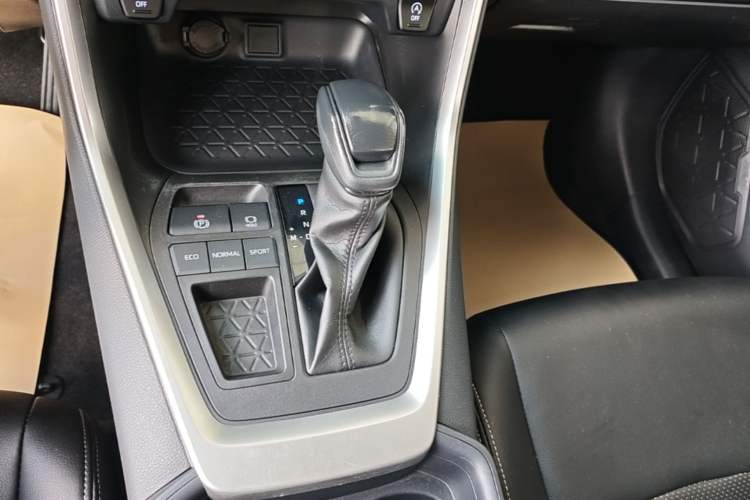 Used Toyota RAV4 2021 2.0L CVT Two-Wheel Drive Urban Edition Gear Lever