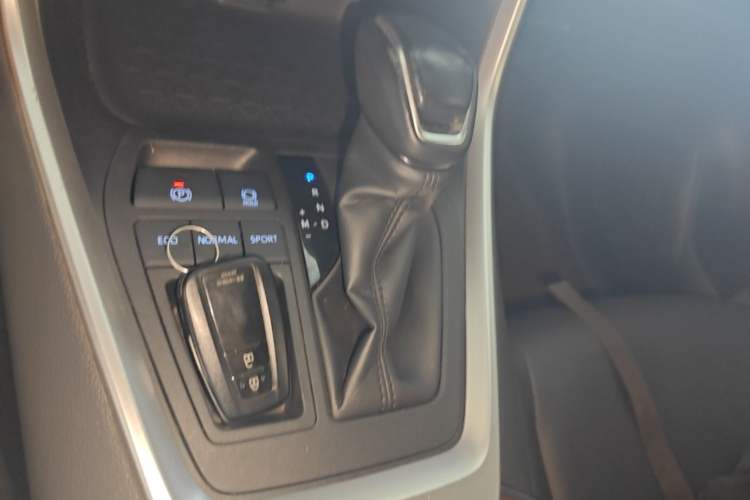 Used Toyota RAV4 2021 2.0L CVT Two-Wheel Drive Fashion PLUS Edition Gear Lever