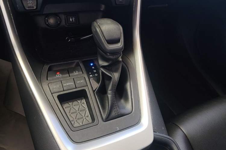 Used Toyota RAV4 2021 2.0L CVT Two-Wheel Drive Fashion Edition Gear Lever