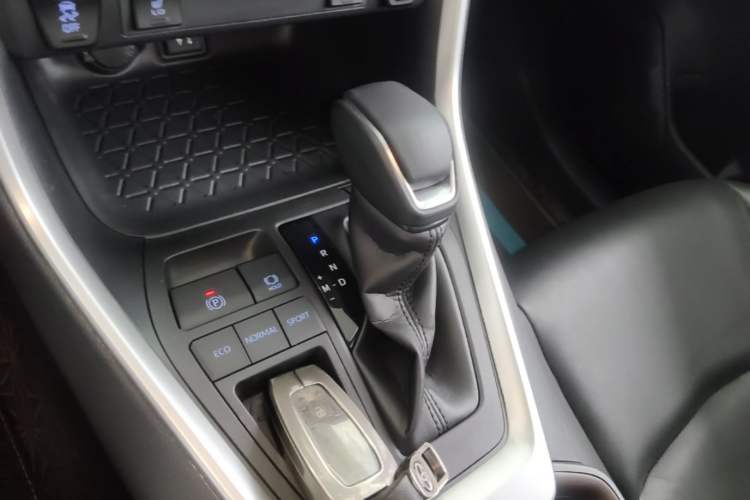 Used Toyota RAV4 2021 2.0L CVT Two-Wheel Drive Fashion PLUS Edition Gear Lever