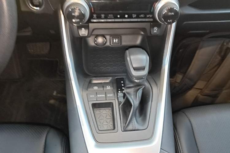 Used Toyota RAV4 2021 2.0L CVT Two-Wheel Drive Fashion Edition Gear Lever