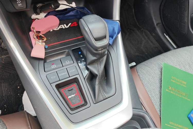 Used Toyota RAV4 2021 2.0L CVT Two-Wheel Drive Fashion Edition Gear Lever