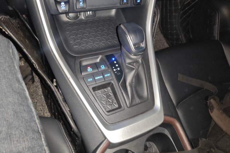 Used Toyota RAV4 2021 2.0L CVT Two-Wheel Drive Fashion PLUS Edition Gear Lever