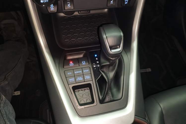 Used Toyota RAV4 2021 2.0L CVT 4x4 Style PLUS Edition Gear Lever